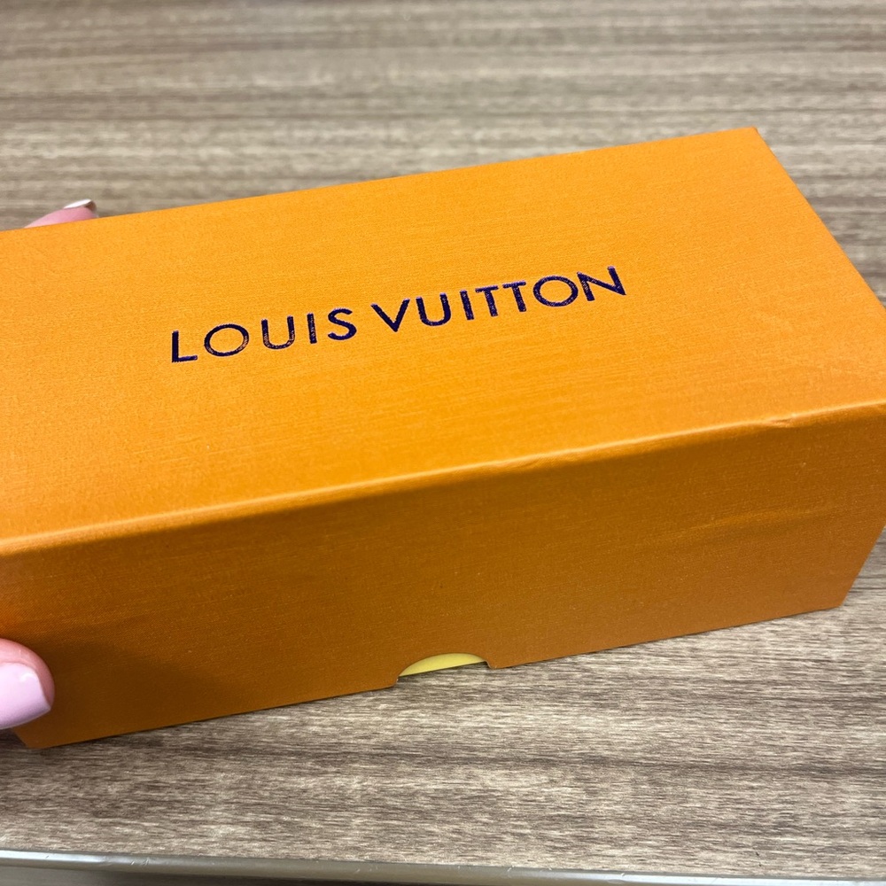 Louis Vuitton Sunglasses - Picture 2 of 4